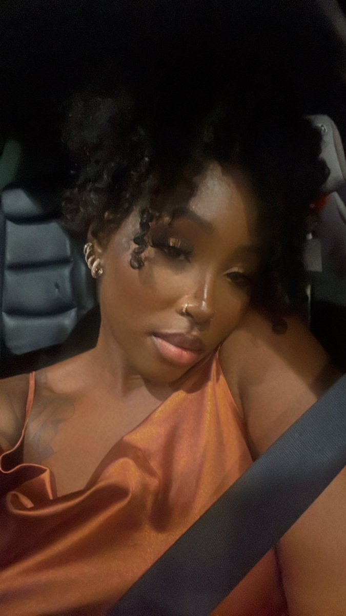 InnerRenee's tweet photo. She GORGEOUS 🌸🥀 https://t.co/Dz7TwqtqTv