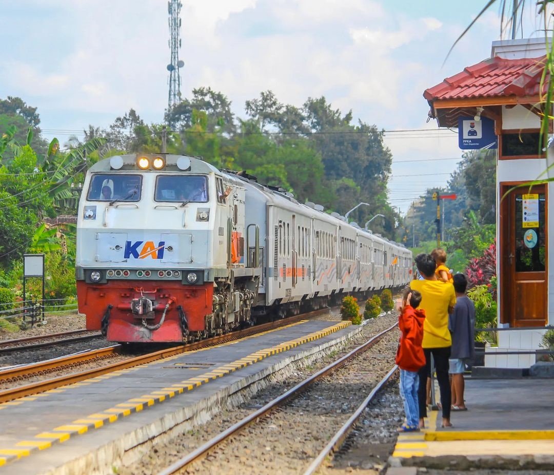 KAI121's tweet photo. Dekat yang tidak disengaja dan harus berakhir asing, bukan tujuanku. Dan aku tahu sekarang! Membiarkanmu menjadi segalanya bagiku adalah kesalahan yang indah.

Selamat pagi, #SahabatKAI

#KAI121

📸 koko_jawi (IG) https://t.co/ai6waijOye