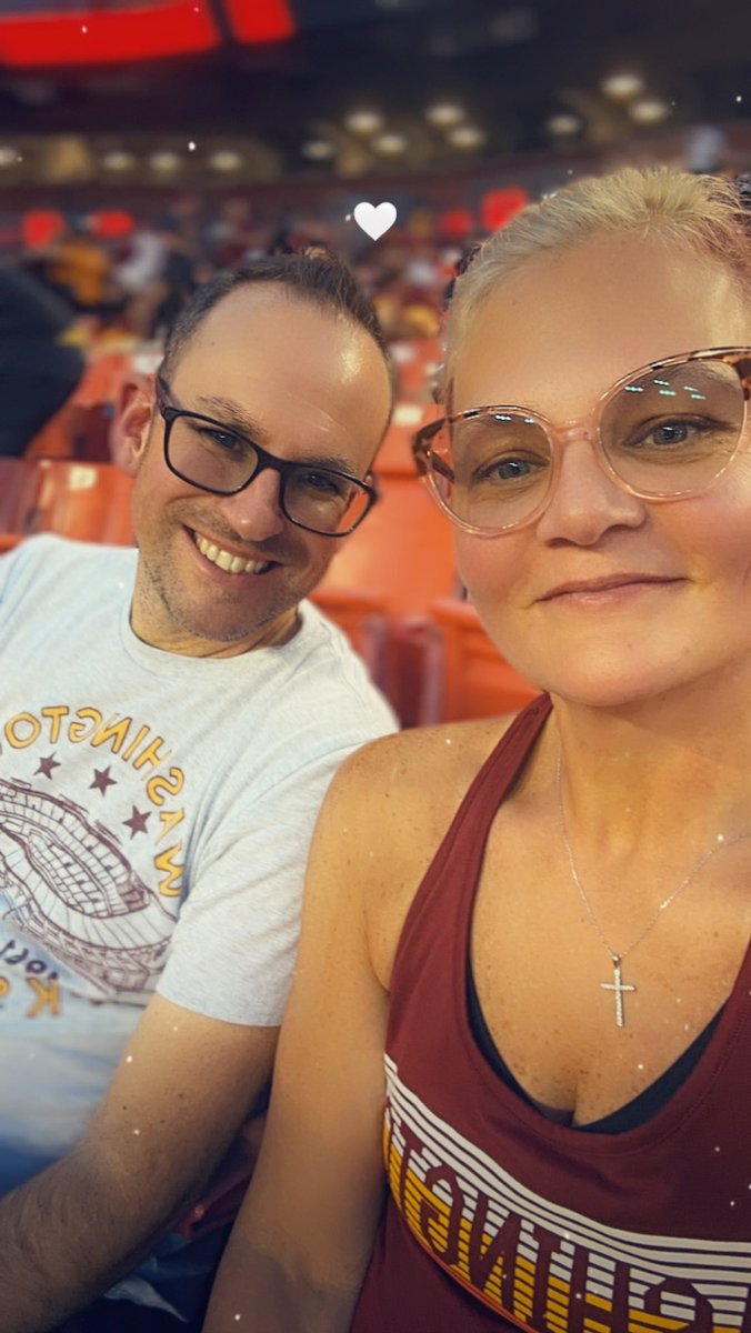 capitalsntg's tweet photo. First game of the season w @NigelGriggs75 #Sec105 #HTTC https://t.co/KmPgK7nNDU