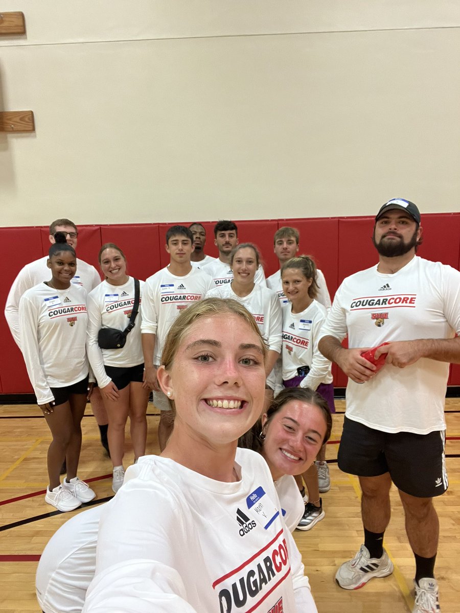 MarinVines4's tweet photo. @SIUECougars #chickencougars https://t.co/wSXbuNuGbK
