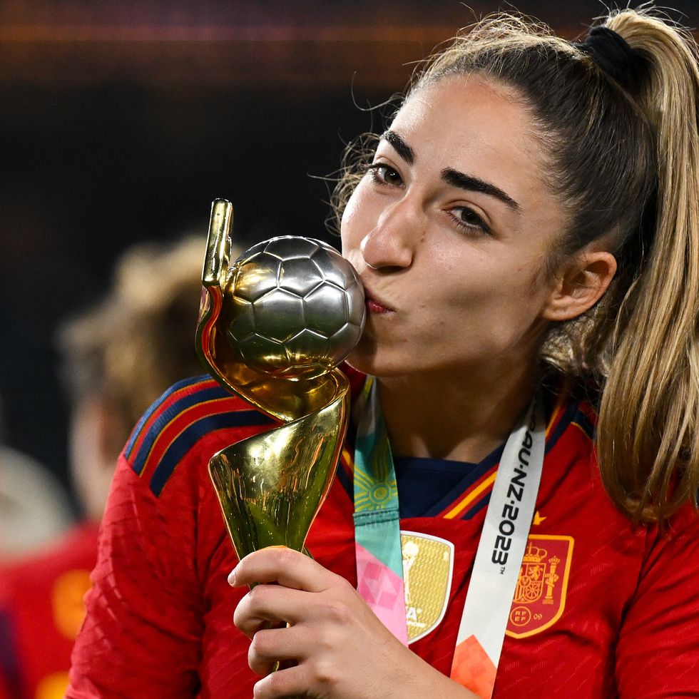 De la fiesta por la celebración del mundial me quedo con la entereza y el saber estar de Olga Carmona. Ha hablado fenomenal y sus compañeras la han arropado en todo momento.

Tiene una cara de buena persona que no puede con ella.

#MundialFemenino2023 #MundialRTVE #OlgaCarmona
