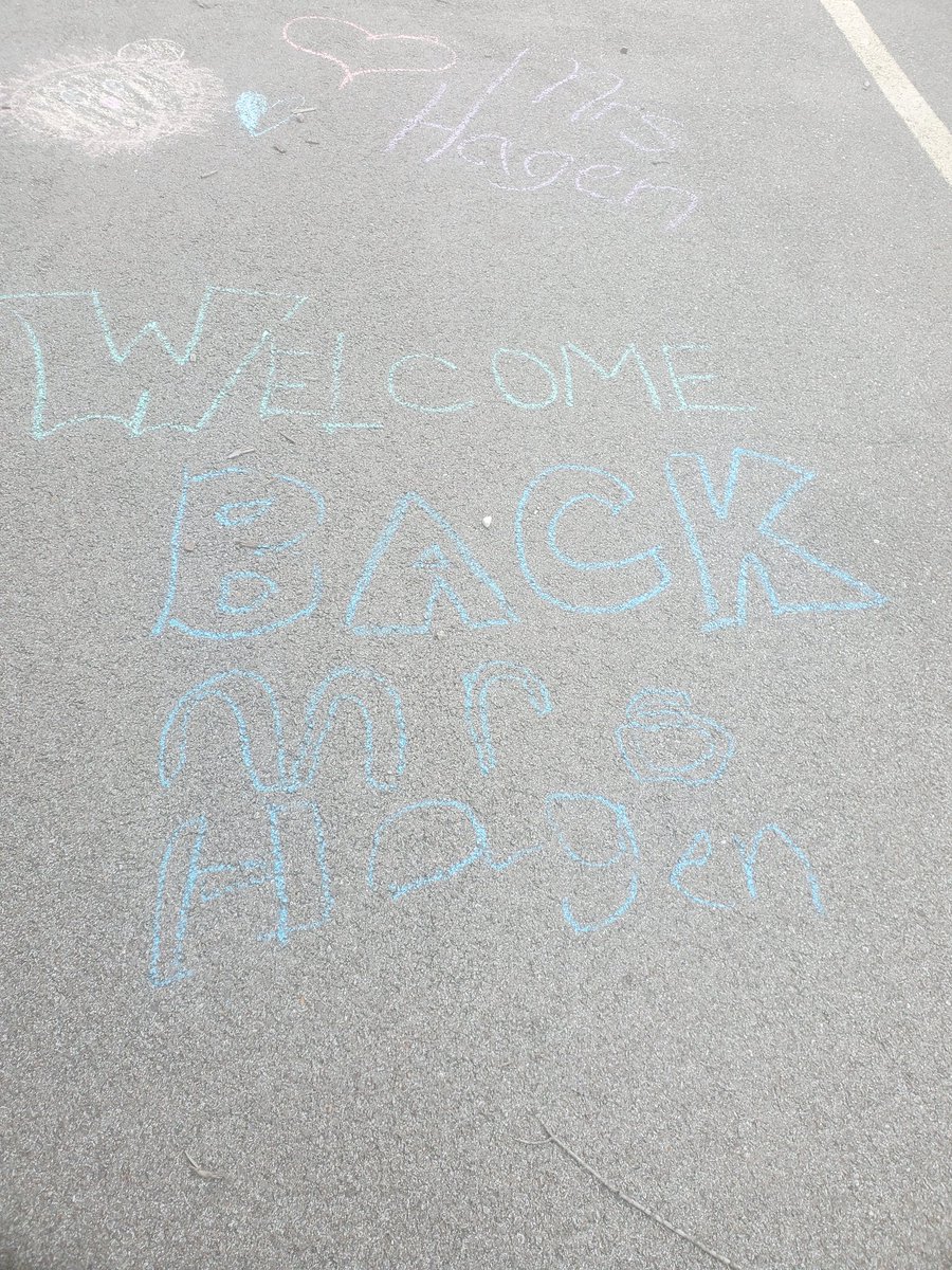 LVEHagen's tweet photo. This morning we were greeted with welcome back chalk drawings made by the students! Great way to start the first day! Even my usual poo parking spot was decorated . #secondgraderocks #lveleads #wsdlearns https://t.co/R14Hxr59Qv