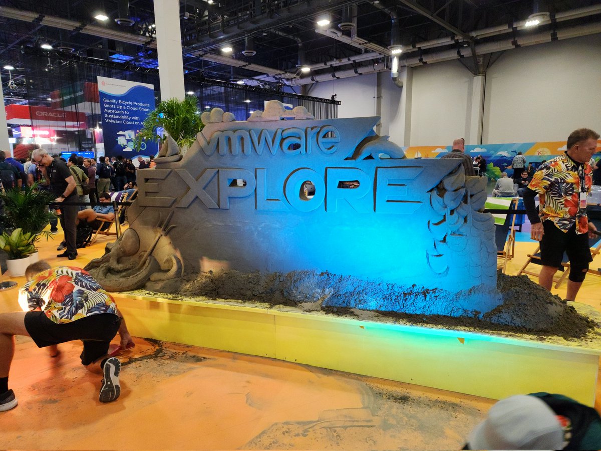 Des0lat0r's tweet photo. #VMwareExplore has been great so far and only the first day. https://t.co/05LxWcundA