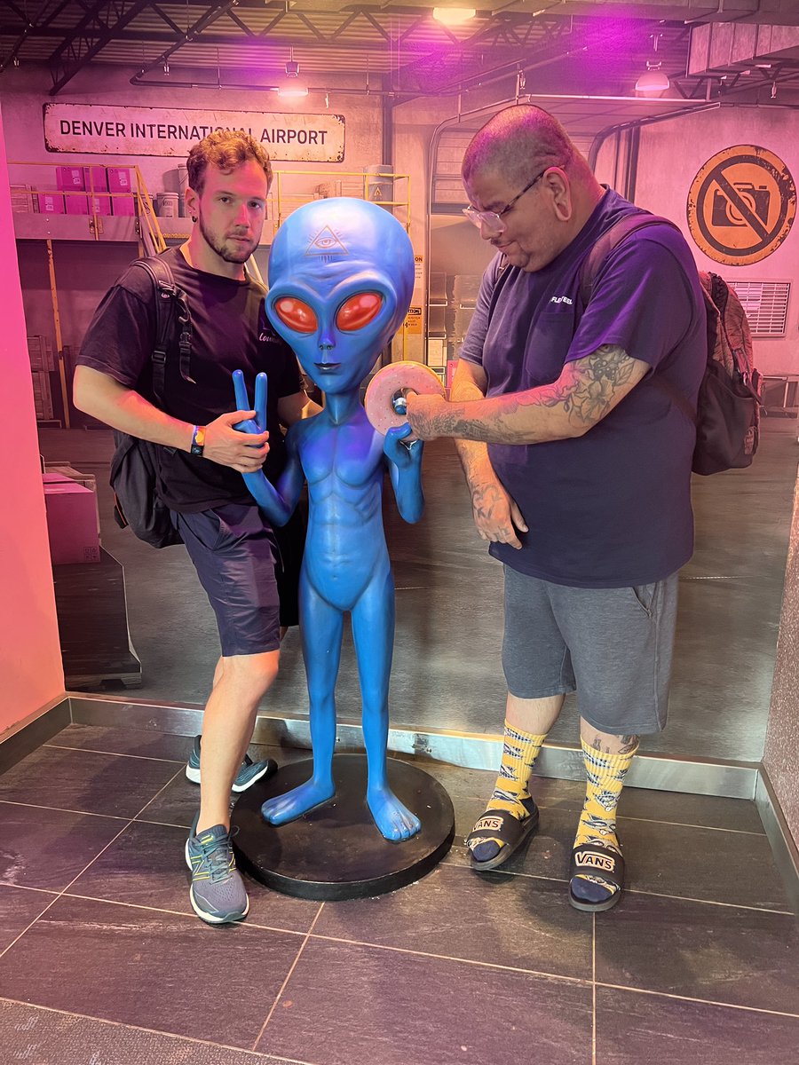 mosh_fox's tweet photo. @SmileyBots @ChewyTobacco #soullesstwinks
#thetruthisstilloutthere
w/@ChewyTobacco and @SmileyBots https://t.co/Jh8uFwXcy1