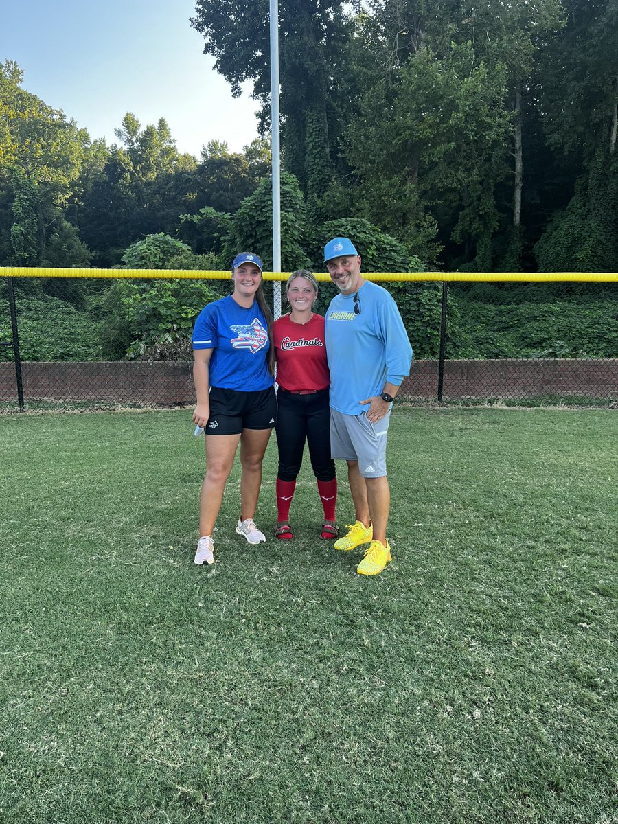 THANK YOU <a href="/LimestoneSball/">Limestone Softball</a> for having me at camp yesterday! i had the best time ever and can’t wait to come back soon!@CoachHill1317 <a href="/CoachJDeitz/">Jason Deitz</a>