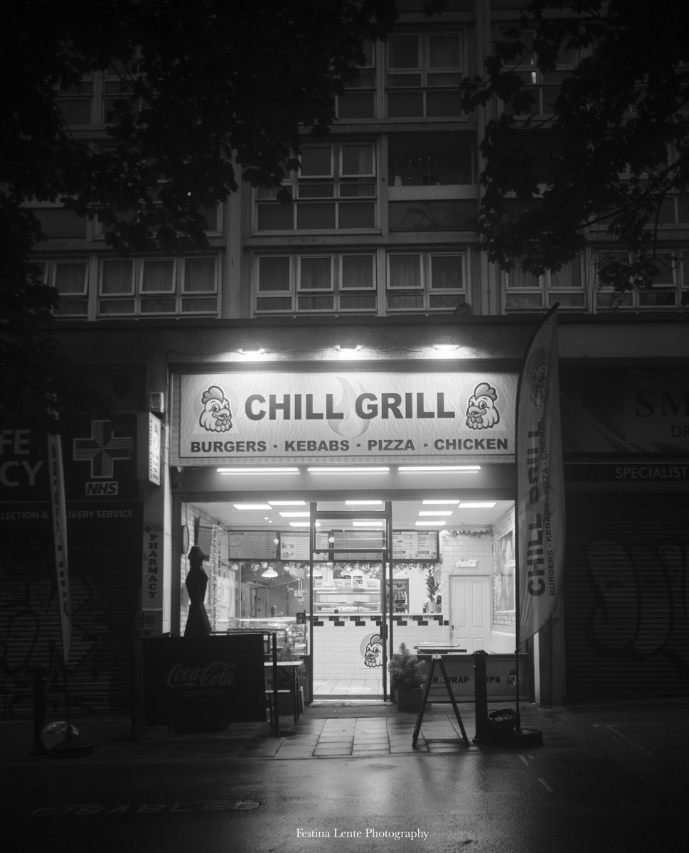 festinalenteph1's tweet photo. Open late. 

#streetphotography https://t.co/p7DT8LcaCW