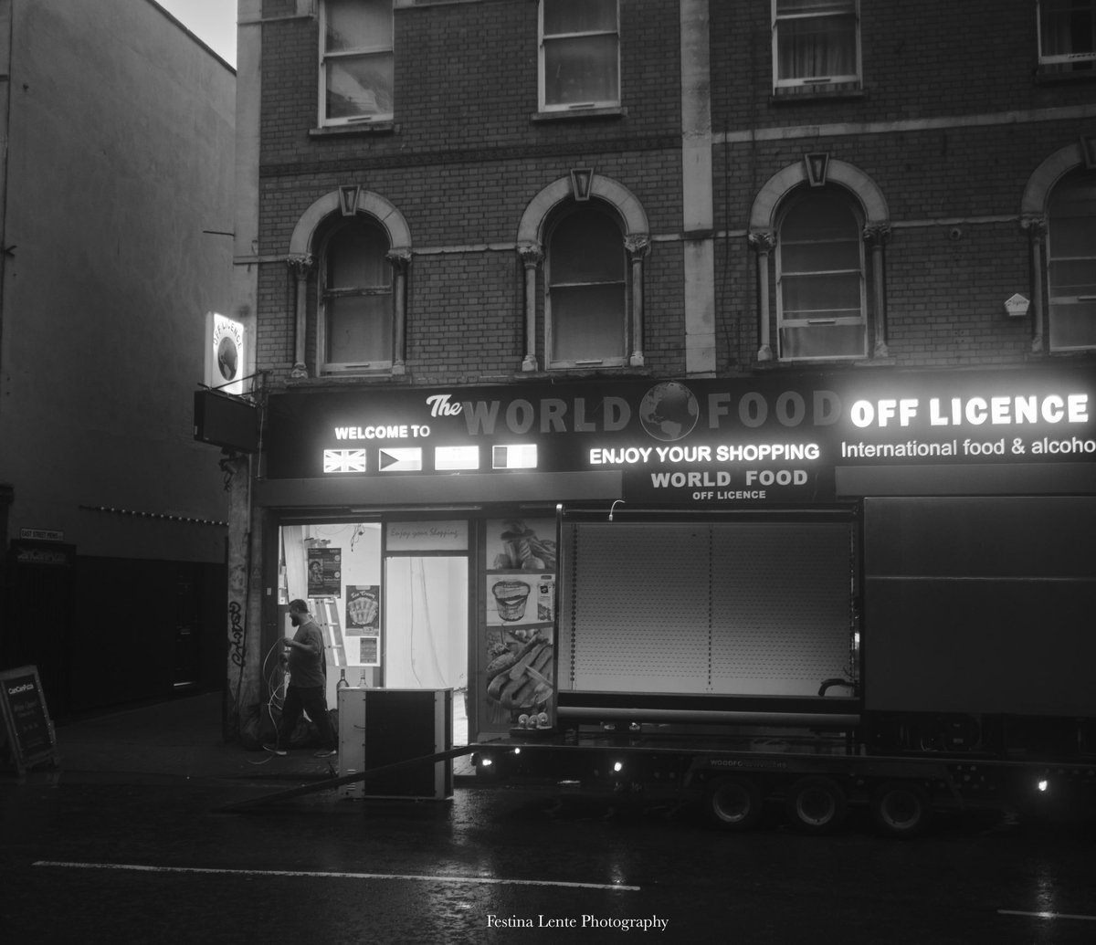 Open late. 

#streetphotography