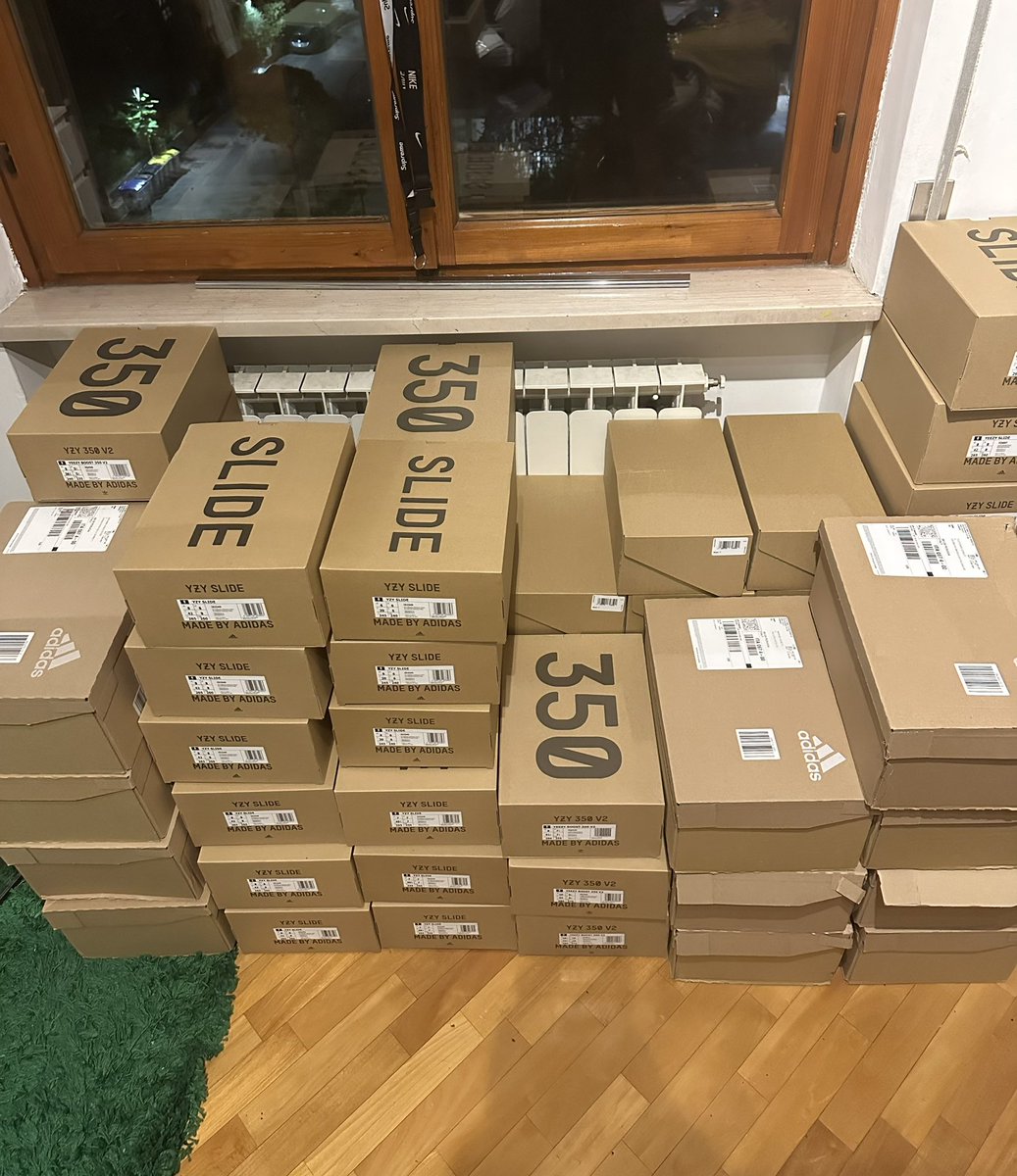 HolyGrailPG's tweet image. yeezy day part 1….
55 pairs not arrived yet🚀
THANKS TO:
cg: @CageVanguard
bot: @InfinitBot
proxies: @TheLemonClub_ @MurphyProxies @AddictProxies
thanks also to: @LazyMails @GadenGens