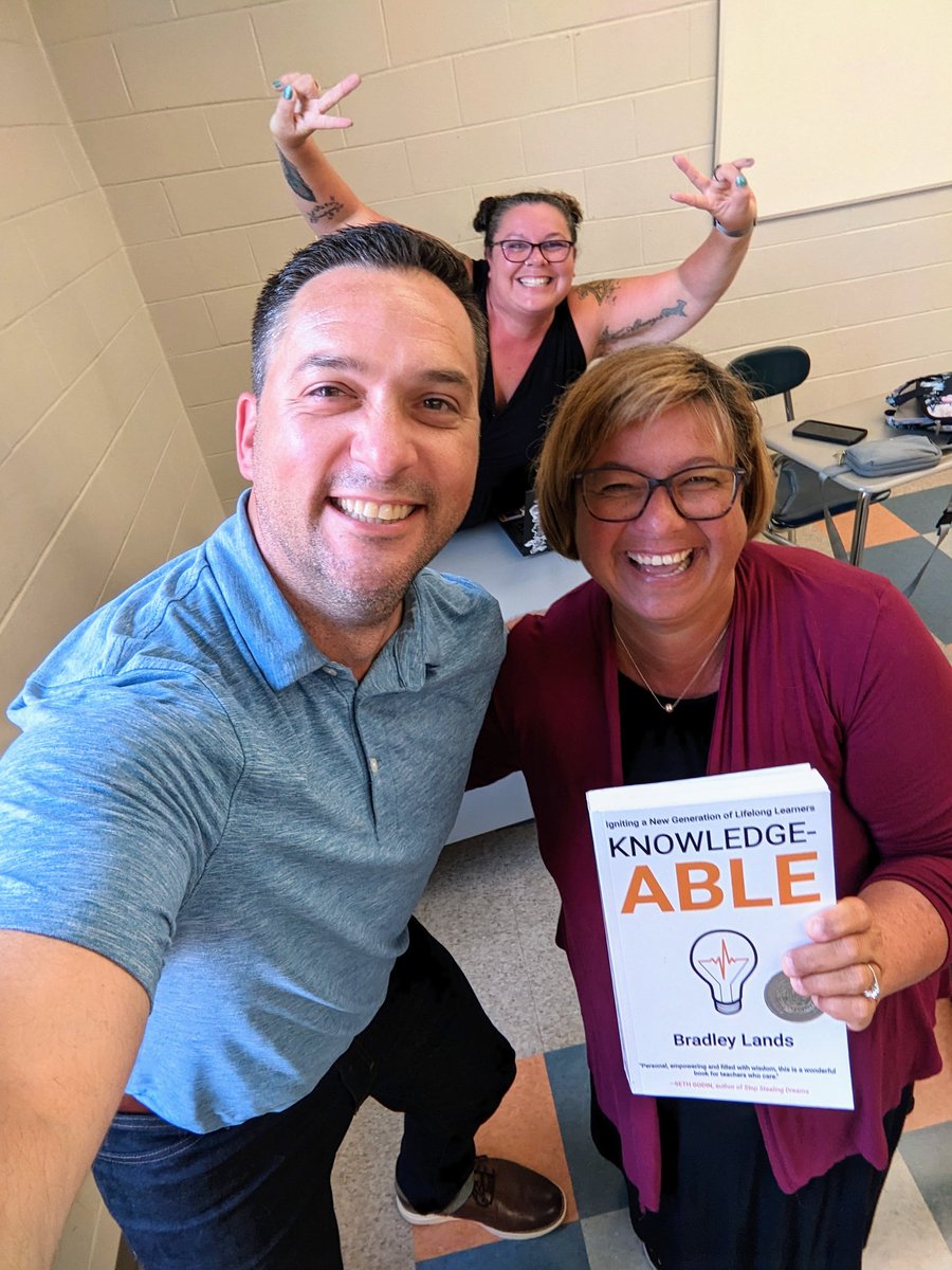 MrLands's tweet image. Congrats to Theresa, one of the four lucky winners of a free signed copy of my book #knowledge_ABLE! And thanks to her friend for the  #photobomb! 

#EduWin