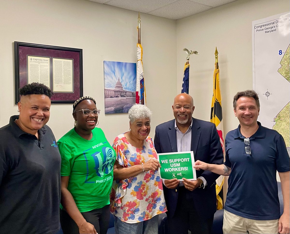 afscme_1072's tweet photo. Last week, Local 1072 leaders Krista Bulley, Dawn Jackson &amp; Todd Holden met with @RepGlennIvey, whose district includes UMD College Park.

Ty for letting us share our experiences working for the University System of MD and for supporting us as we bargain our unified contract! https://t.co/XELBRzJWjW