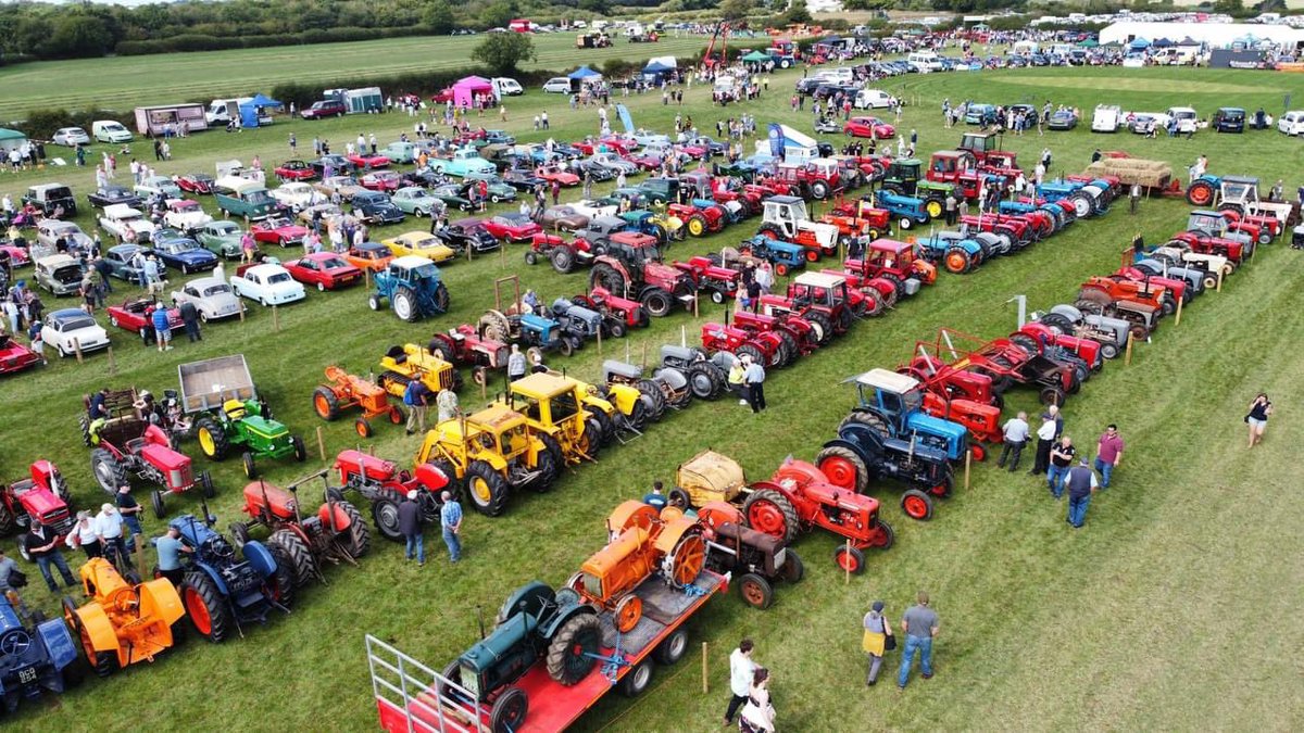 CamroseVWD's tweet photo. 5 days to go👍🚜🥳Thanks to you all Exhibitors coming along👏Featured #tractors(this year)are #ferguson & #Massey (#masseyferguson) but all brands of #vintagetractors #vintagecars & #vintagemotorcycle, #classiccars, #vintageengine,army vehicle& #landrover https://t.co/SaEVRJjkDT