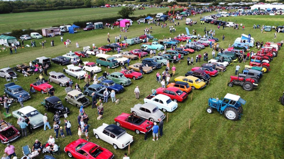 CamroseVWD's tweet photo. 5 days to go👍🚜🥳Thanks to you all Exhibitors coming along👏Featured #tractors(this year)are #ferguson & #Massey (#masseyferguson) but all brands of #vintagetractors #vintagecars & #vintagemotorcycle, #classiccars, #vintageengine,army vehicle& #landrover https://t.co/SaEVRJjkDT