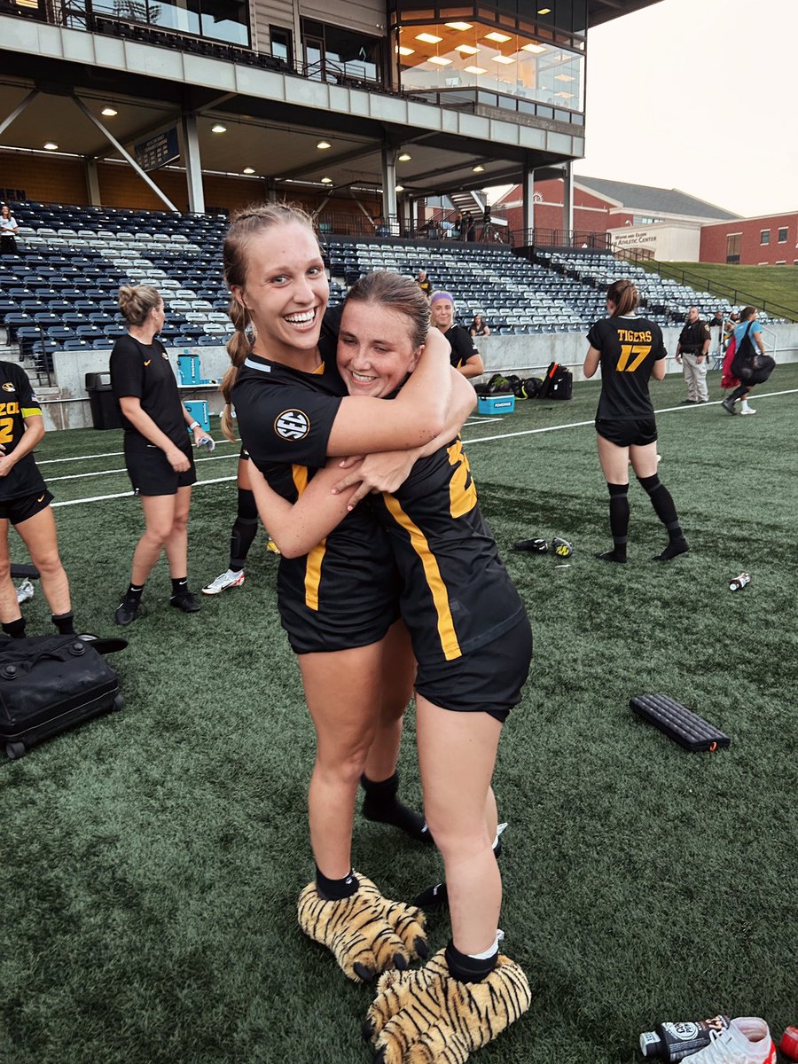 6 point weekend to start the season 💪🏾
Thanks in no small part to these two <a href="/KyleeMiriam/">Kylee Simmons</a> <a href="/elenazuchowski/">Elena Zuchowski</a> 

Last night’s Co-Tigers of the Game 🐅🐅