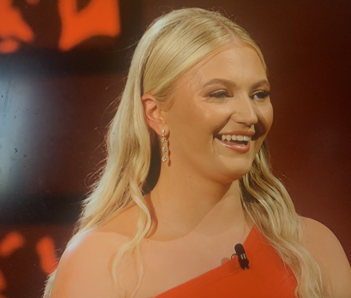goss_ie's tweet photo. Another stunning dress 🌹 The Limerick Rose said she is honoured to be representing the autistic community 👏🏻 #RoseOfTralee https://t.co/j3IbsQo9pJ