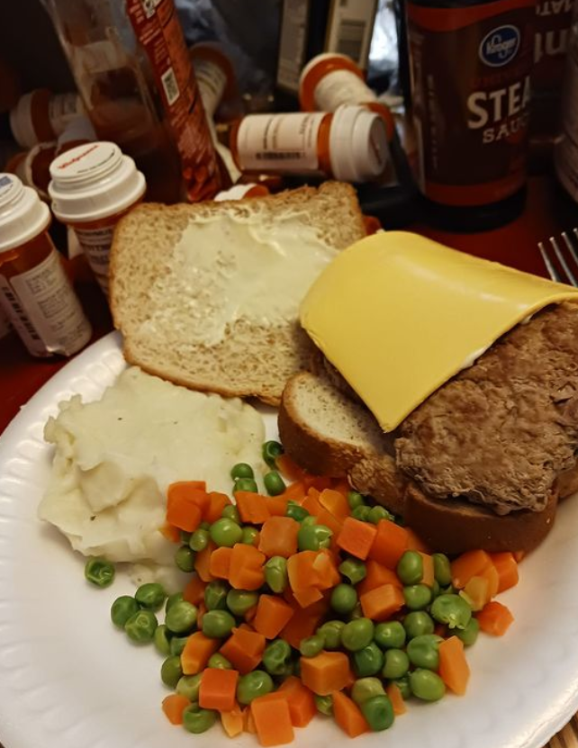 last nights Supper GroundTurkey Burgers, carrots & peas, and mashed potatoes with chives.