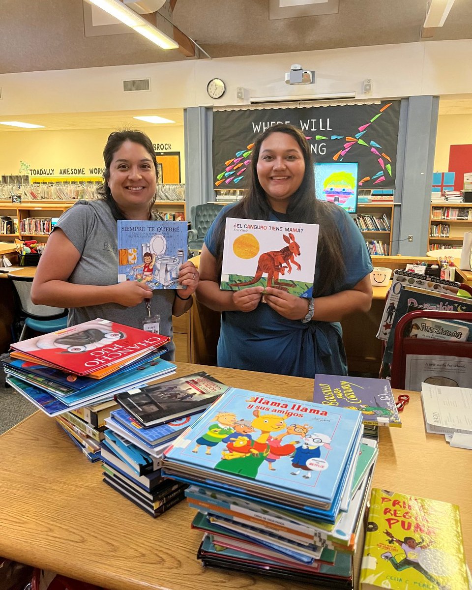 OfficialCISD's tweet photo. 📚️ Martin Elementary is growing their bilingual book collection for their students! Let's watch our students' imaginations soar as they delve into more and more stories! 🌏📖 #cisdbelieves #cisdexcellence https://t.co/NhRnVG5EKX