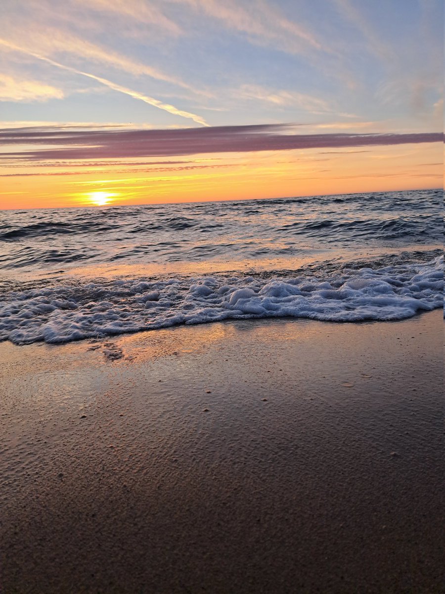 LoveFaydeeMusic's tweet photo. @KeremBursin this is a response to your Instagram post 😉 Polish sea #Bałtyk 🥰🥹 https://t.co/1mxEMeTRlc