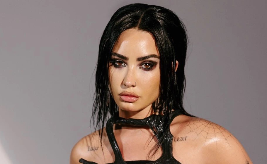 PopBase's tweet photo. Demi Lovato has split from her manager Scooter Braun, Billboard reports. https://t.co/ls9qv6JKwk