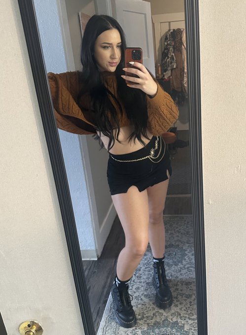 My first day of school outfit was pretty darn cute https://t.co/mnY6g0tBf8