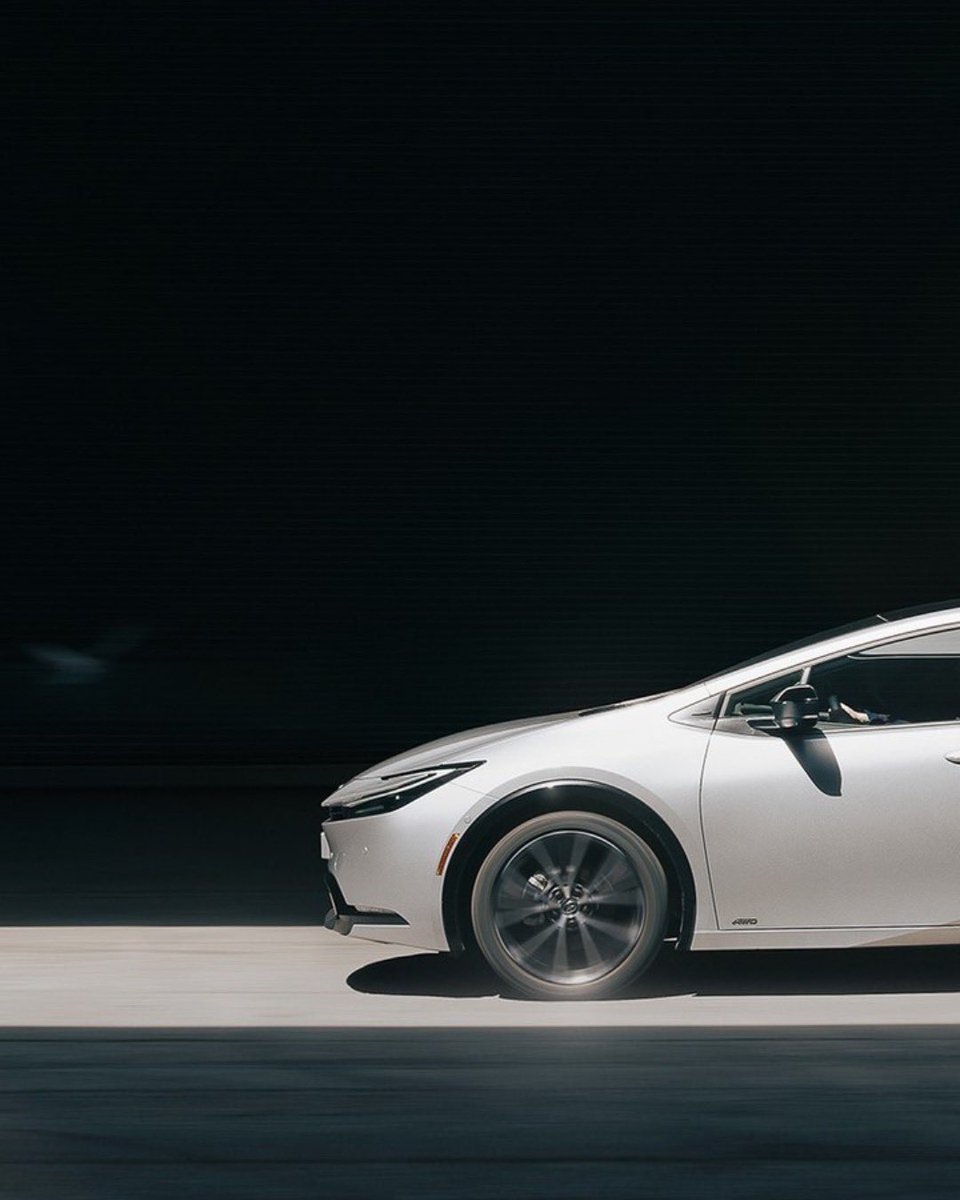Autoline_Toyota's tweet photo. All eyes on #Prius. #LetsGoPlaces https://t.co/kNICr5IWYM