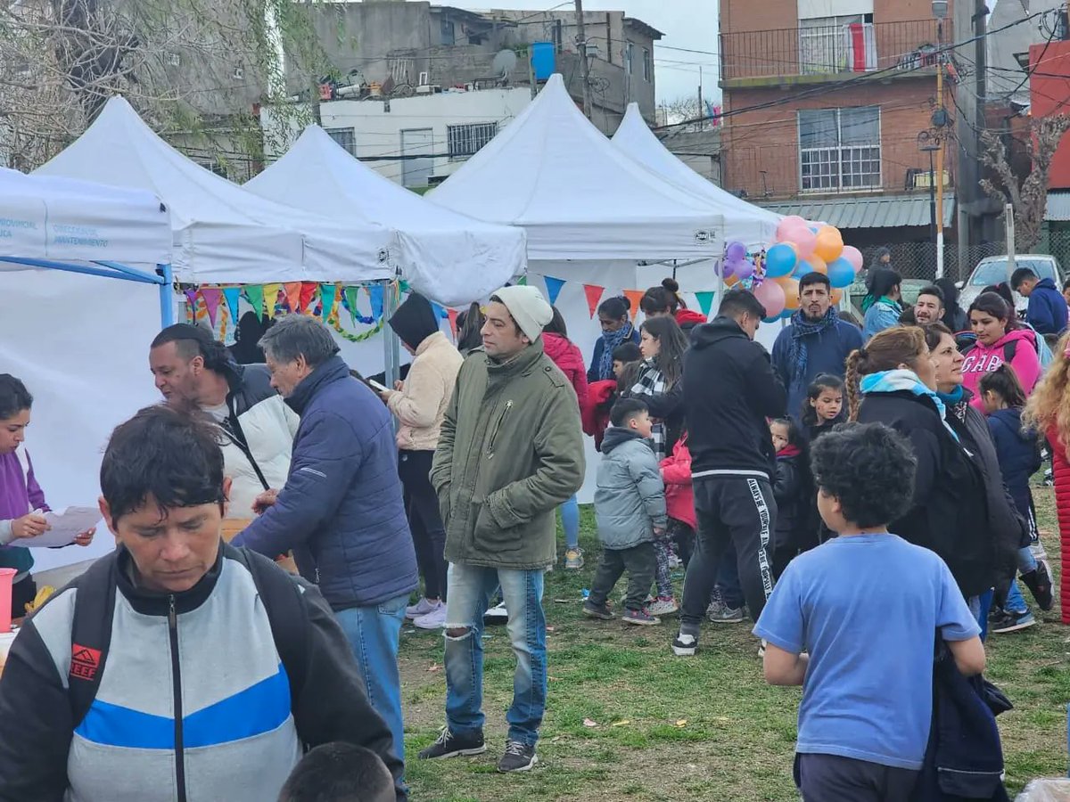 #diadelaniñez #quilmes

💪 La Fundación Educara presente en la Celebración del Día de la Niñez en el Barrio Itati junto con el <a href="/OpisuPba/">OPISU PBA</a> el referente del barrio Carmelo Vargas y la intendenta de Quilmes <a href="/mayrasmendoza/">Mayra Mendoza ☀️</a>