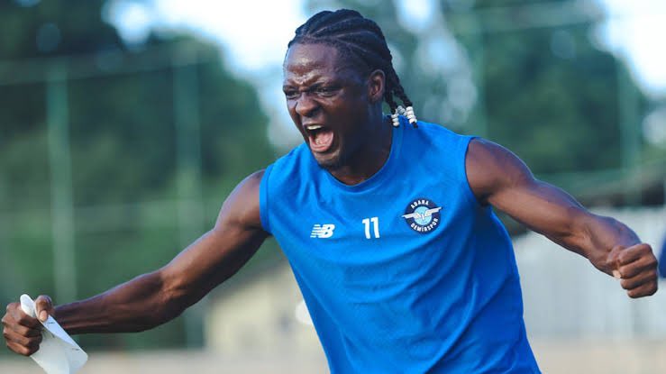 أعتقد أن لاعب كرة القدم هذا من أجلك.
<a href="/AlFaisaly/">النادي الفيصلي السعودي</a> <a href="/aladalahclub/">نـادي الــعـدالـة السعودي</a> <a href="/ALQADSIH_FC/">نادي القادسيه</a>