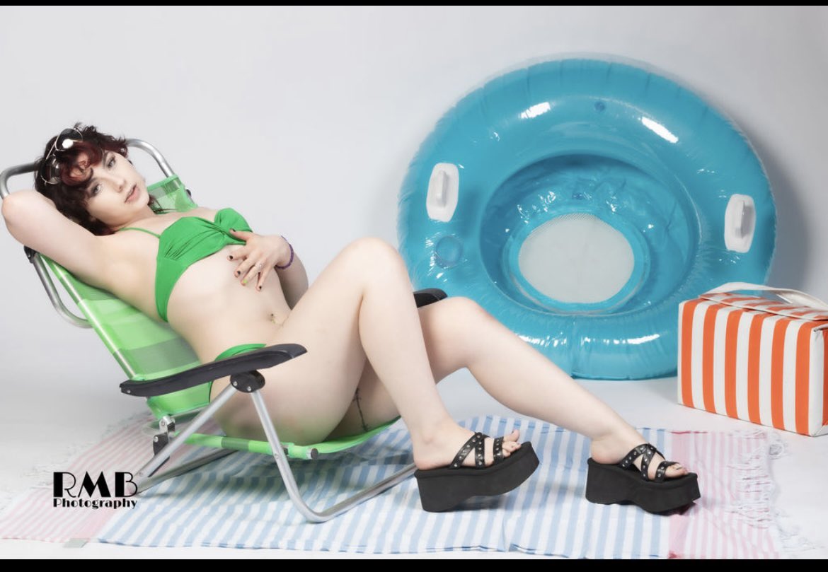 venus_tease's tweet photo. Since a little birdie told me to update my Twitter 😉💦 https://t.co/48vLqy4kRE https://t.co/Mx4akgApYE