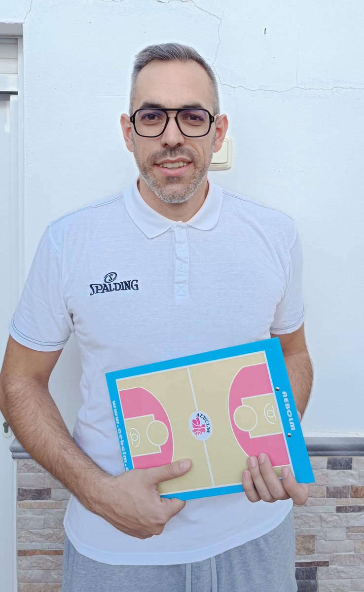 Hazte Socio y consigue nuestra Pizarra 🟪 además de múltiples ventajas gracias a nuestra asociación.

<a href="/asanmartinez13/">Andrés Sánchez</a> Andrés Sánchez ponente en el II Día del Entrenador, Técnico la pasada temporada de Cb Daimiel y entrenador de la Selección Inf. Mascenador <a href="/fbclm/">FBCLM</a> ya tiene la suya