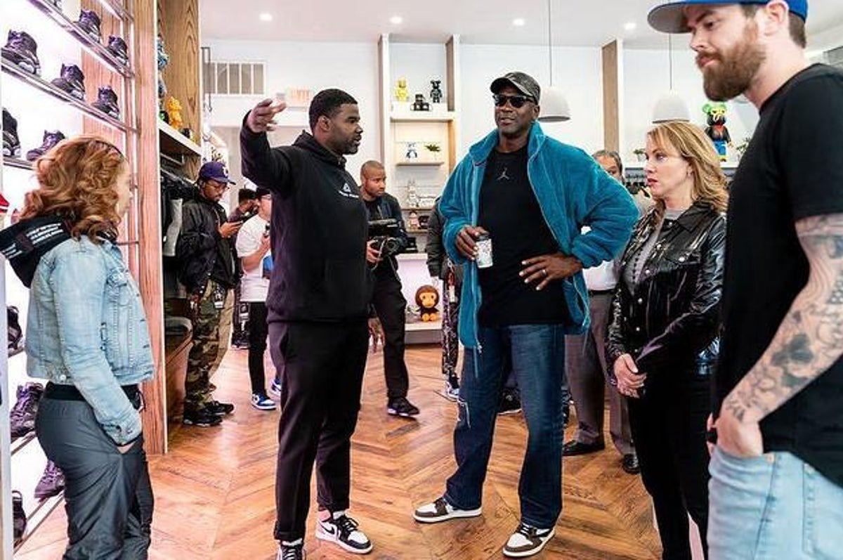 SoleSavy's tweet image. Have you ever wondered what it takes to own a sneaker store or design a Nike collaboration? This week, The Whitaker Group Founder James Whitner will host a ‘Free Game’ session live from the Charlotte #beSOCIAL space. Virtual attendees welcomed.

Details: solesavy.com/besocial-free-…