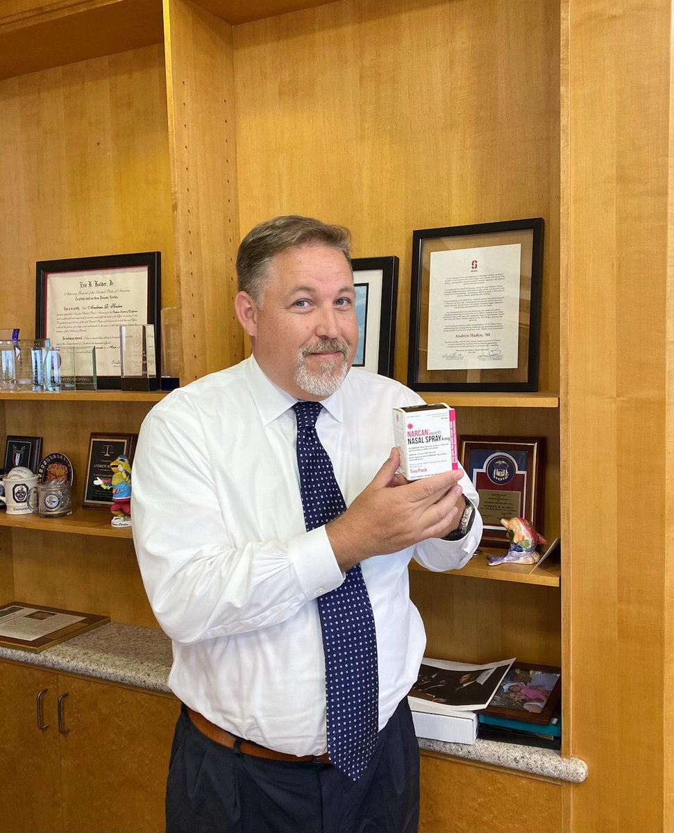 SDCAnews's tweet photo. Narcan saves lives. Visit the San Diego County website: https://t.co/jGNmO8H3WG for a list of locations where you can obtain free Naloxone. #Blockfentanyl #KnowAboutNarcan https://t.co/PgZkqZSUeH