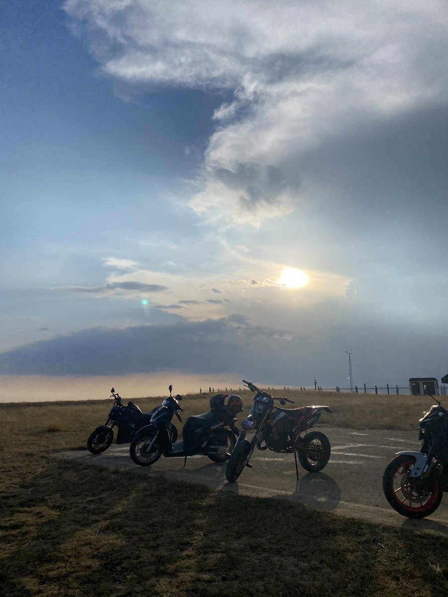 rotsentheking's tweet photo. compraros una moto que esto es lo mejooor que haaaayy https://t.co/s4mWU3Lo5N