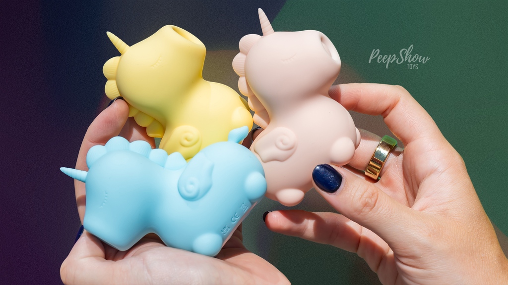 🦄 The Unihorns fly with fabulous movement, and high-speed vibrating strength! Pick your pleasure: Each unicorn vibrator has dual motors, including self-propelled motion in front. Tap, flicker, and flutter your way to new enjoyment. Shop The Collection: peepshowtoys.com/collections/un…