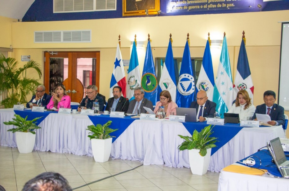 PARLACEN's tweet photo. Pleno aprobó ingreso de la República Popular China como Observador Permanente del @PARLACEN  cuya Iniciativa obtuvo respaldo de las y los parlamentarios en sesión realizada en Managua https://t.co/7olVZmmo2e
