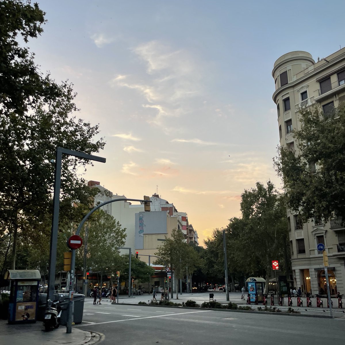 AgusPriscila's tweet photo. Que lindo vivir en Barcelona, BUT… 🔥 https://t.co/nzclCBa1Vy
