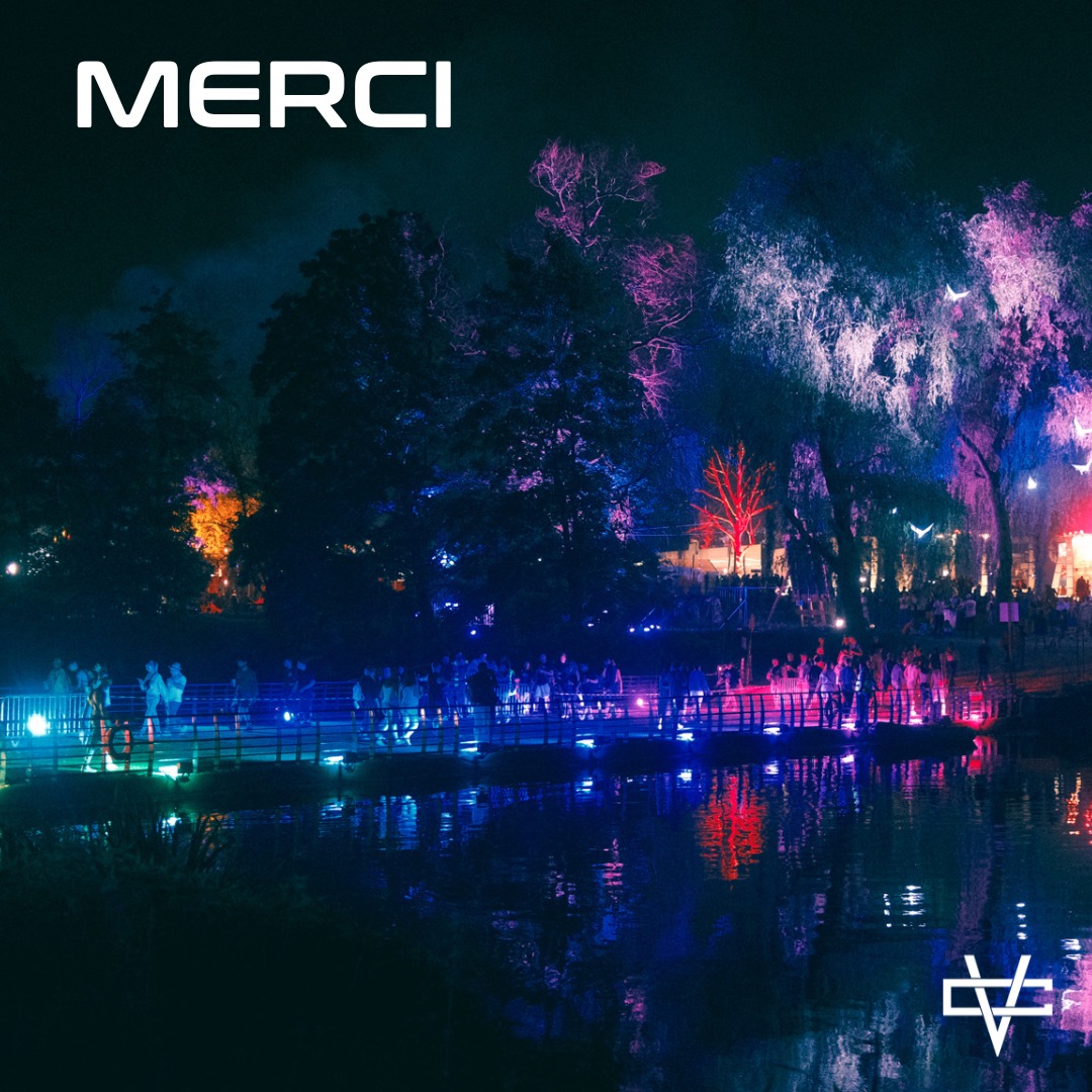 CabaretVert's tweet photo. ALIGNEMENT DES PLANÈTES 📷
5 jours, 5 nuits suspendus dans notre bulle végétale à se laisser glisser au cœur des 5 planètes  magiques de notre Cabaret multiver(t)s.
Merci pour votre bonne humeur, votre folie, votre énergie. 
Vous nous manquez déjà... À l'année prochaine ! https://t.co/3c0t00olQ3