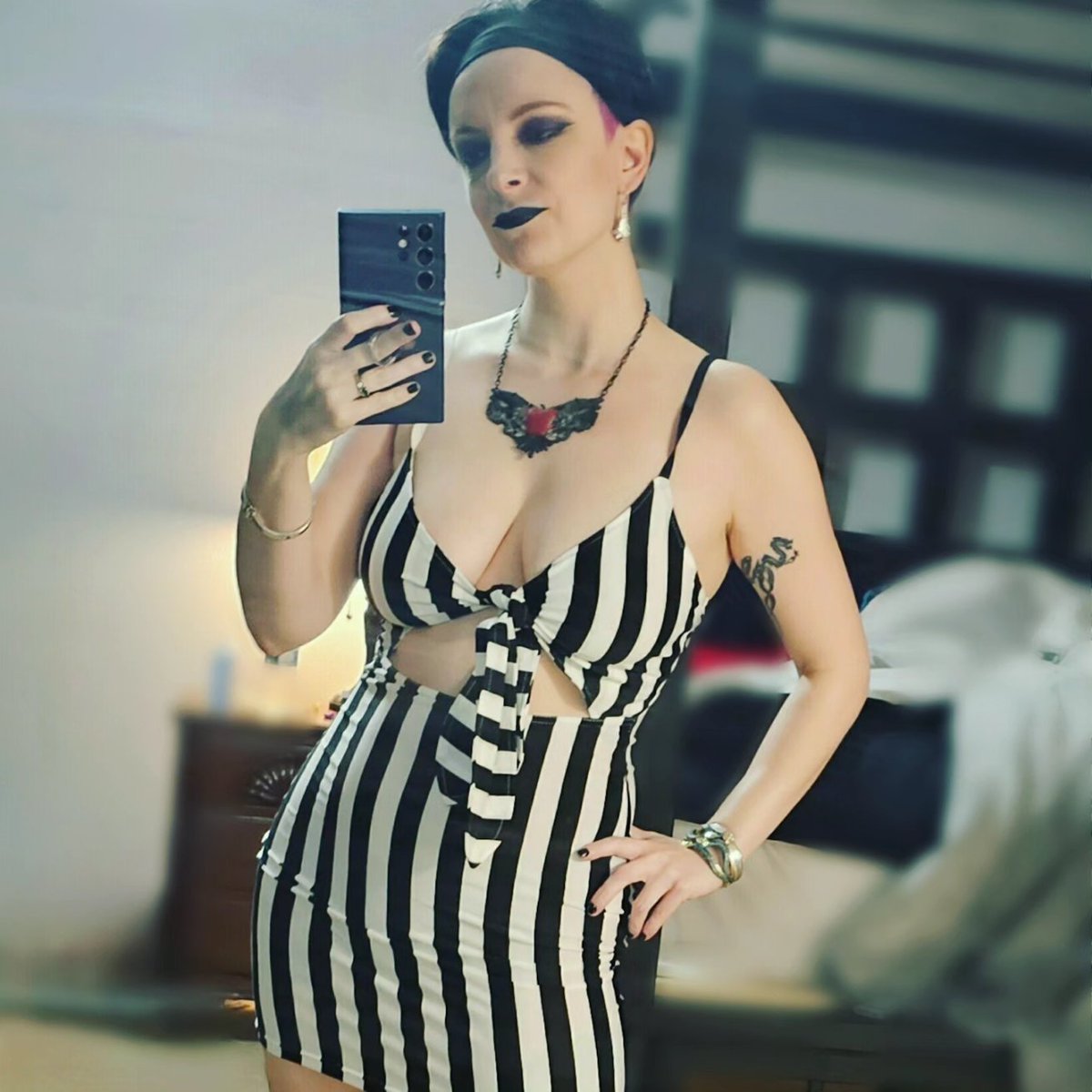 selene_le_BAMF's tweet photo. Non cosplay adventure post. This was from a couple months ago when I gay-ed up the hearse a bit and went to a local oddities market with the ghoul gang.
So much fun!
#gothkid #hearselife #undercovervampire #goth #oddities https://t.co/XHoyDoqKb8