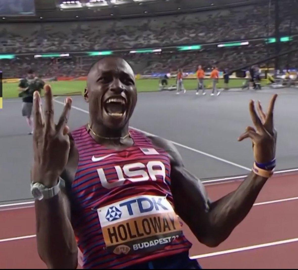 3 for 3 <a href="/Flaamingoo_/">Grant Holloway, OLY</a> 🥇