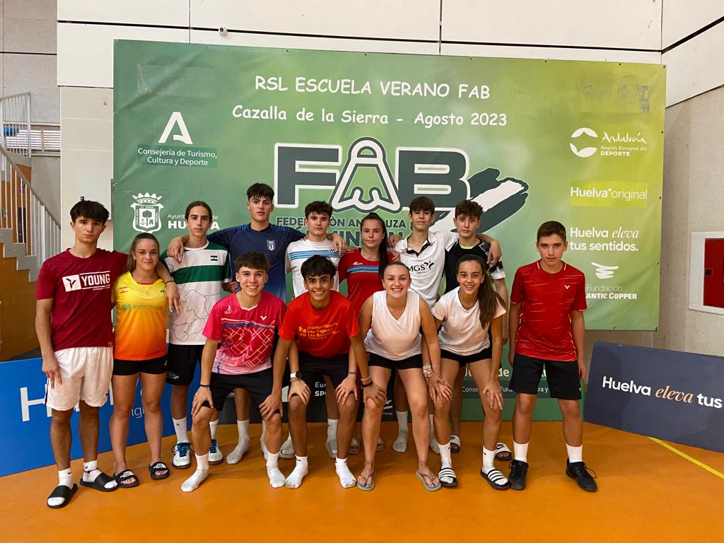 Fed_And_Bad's tweet photo. ➡️En el día de hoy ha dado comienzo la RSL Escuela de Verano 2023 en el municipio sevillano de Cazalla de la Sierra

🏸Los jugadores pertenecientes al CAETD ya han empezado con sus primeros entrenamientos

#AndalucíaRegiónEuropeaDelDeporte https://t.co/Z4E4H7OJuP