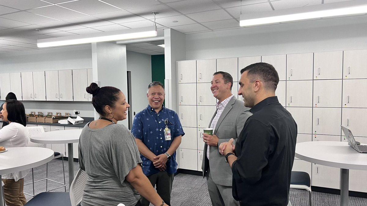 District214's tweet photo. Our #214firstdays continues! Today, @ScottRoweEdD met the staff at Forest View Educational Center! https://t.co/pFpo9H8mZX