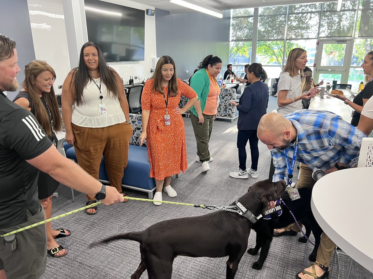 District214's tweet photo. Our #214firstdays continues! Today, @ScottRoweEdD met the staff at Forest View Educational Center! https://t.co/pFpo9H8mZX