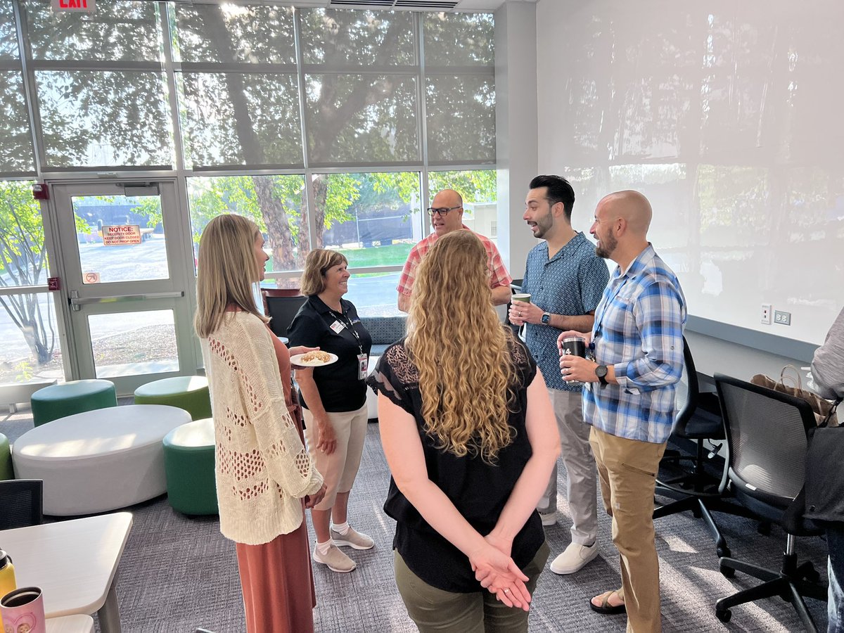 District214's tweet photo. Our #214firstdays continues! Today, @ScottRoweEdD met the staff at Forest View Educational Center! https://t.co/pFpo9H8mZX