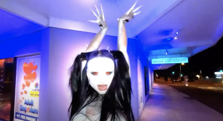 omgblog's tweet photo. OMG watch: Zheani’s flashy new video #Art #Camp #InternetThings https://t.co/AcElP3kOND https://t.co/Ebh5D9QEIG