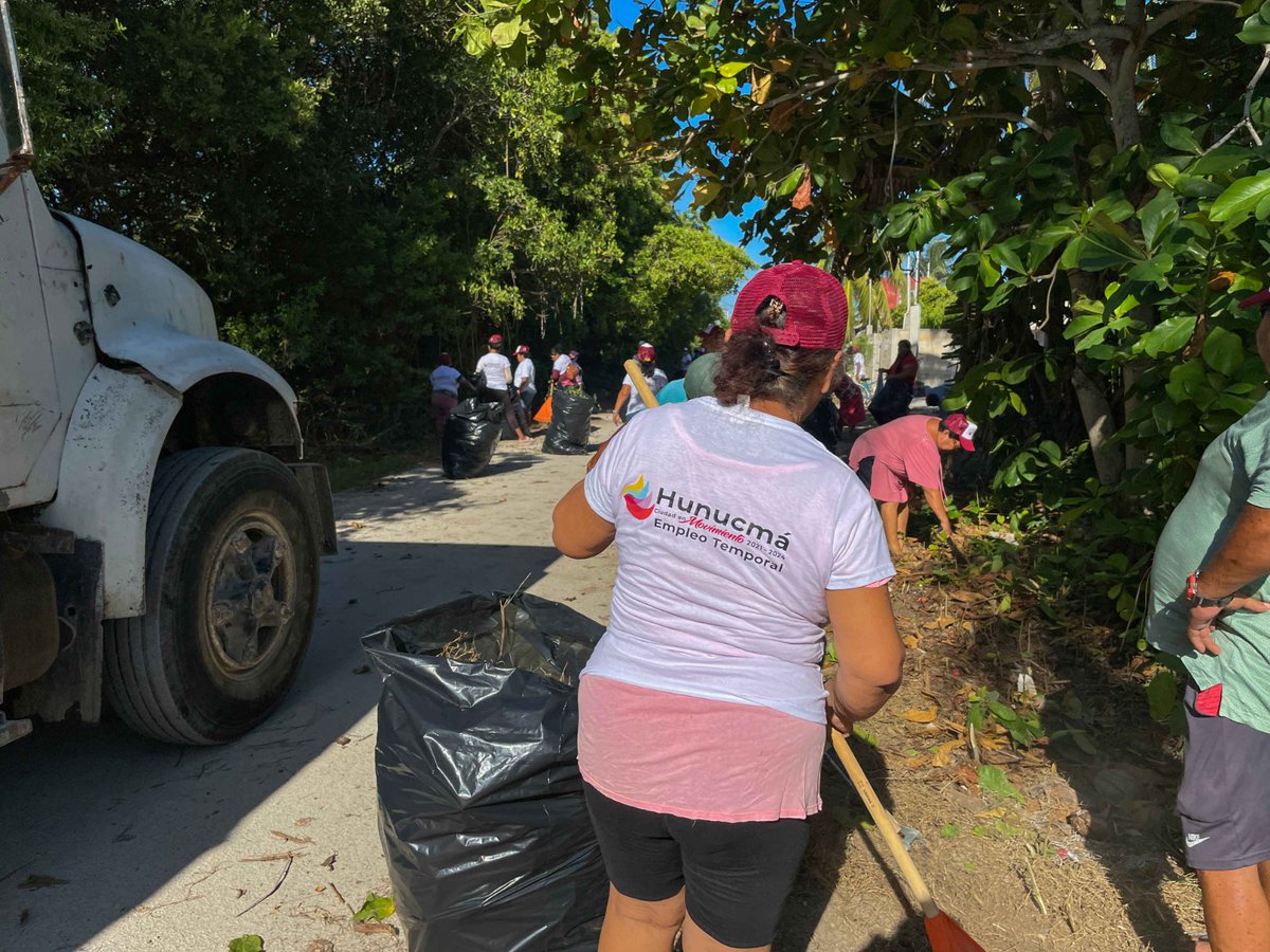 AytoHunucma's tweet photo. Nuestra alcaldesa @MarisaFrancoC  visitó la comisaría de #Sisal para presenciar los avances del tercer grupo de hombres y mujeres del programa municipal "Empleo Temporal Sisal". https://t.co/ZIrDK4drCU