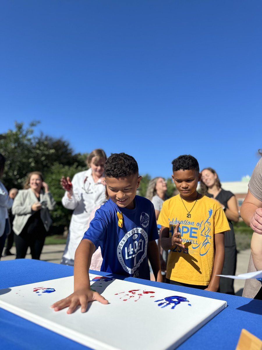Team_Roswell's tweet photo. @Hyundai honored our Young Adult Program with a $100,000 @hopeonwheels grant! YA and pediatric families were able to help us decorate a Hyundai vehicle and a special Hope on Wheels white coat worn by Dr. Buxbaum and more with colorful handprints. Thank you for all your support! https://t.co/ldN5LnDh09
