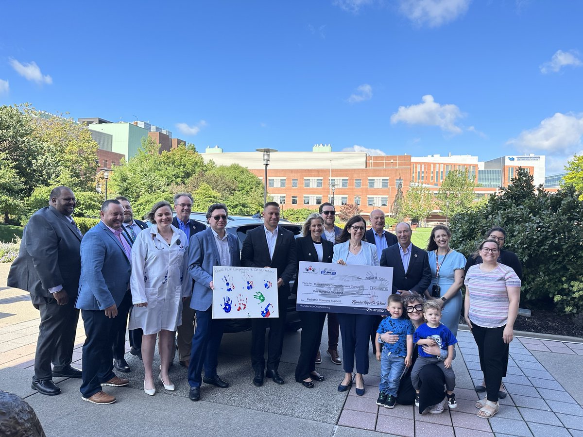 Team_Roswell's tweet photo. @Hyundai honored our Young Adult Program with a $100,000 @hopeonwheels grant! YA and pediatric families were able to help us decorate a Hyundai vehicle and a special Hope on Wheels white coat worn by Dr. Buxbaum and more with colorful handprints. Thank you for all your support! https://t.co/ldN5LnDh09