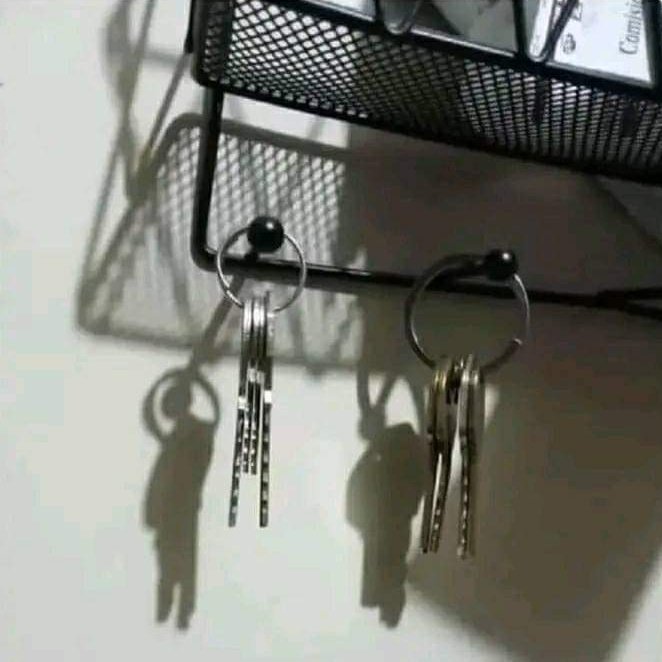 "Dios, dame una señal".

La señal: