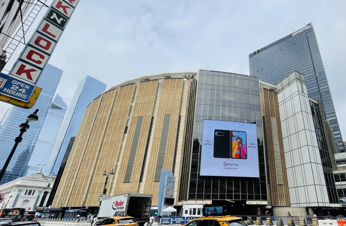 djhexum's tweet photo. @RadioCity Music Hall @FallonTonight @ColbertShow #EdSullivanTheater @IntrepidMuseum @TheGarden #NYC #NewYorkCity #Manhattan https://t.co/B6hWTtQu80