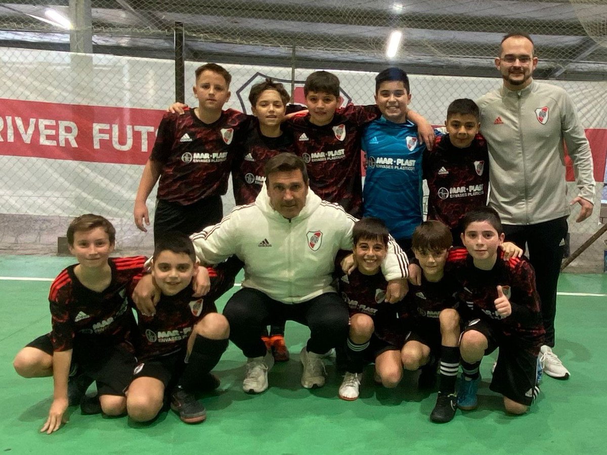 carpfutsal's tweet photo. 8va División

River Plate 5 - E. de Maldonado 1

⚽: Juan Poy Boto, Federico Méndez x2 y Dylan Ayala x2.

#VamosRiver⚪🔴⚪ https://t.co/x9x0RVzgiY