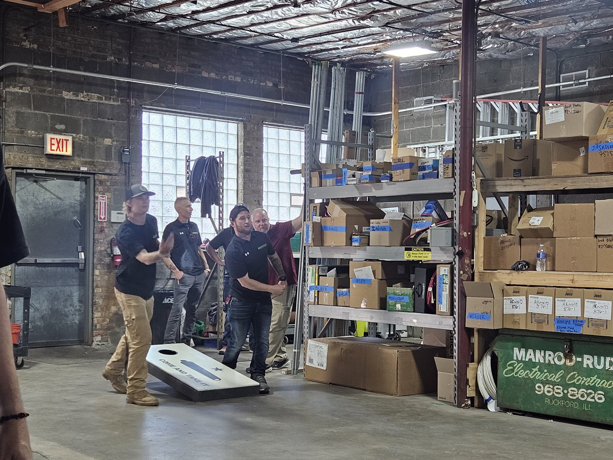 ArnoldElect's tweet photo. Arnold Electrics Employee Appreciation Day! 🎉👏

At Arnold Electric, it's our hardworking employees who keep things running smoothly. To show our gratitude, we had a fun-filled day with games, prizes, and delicious food. Here's to our fantastic team that makes it all possible! https://t.co/qKGKjWbawH