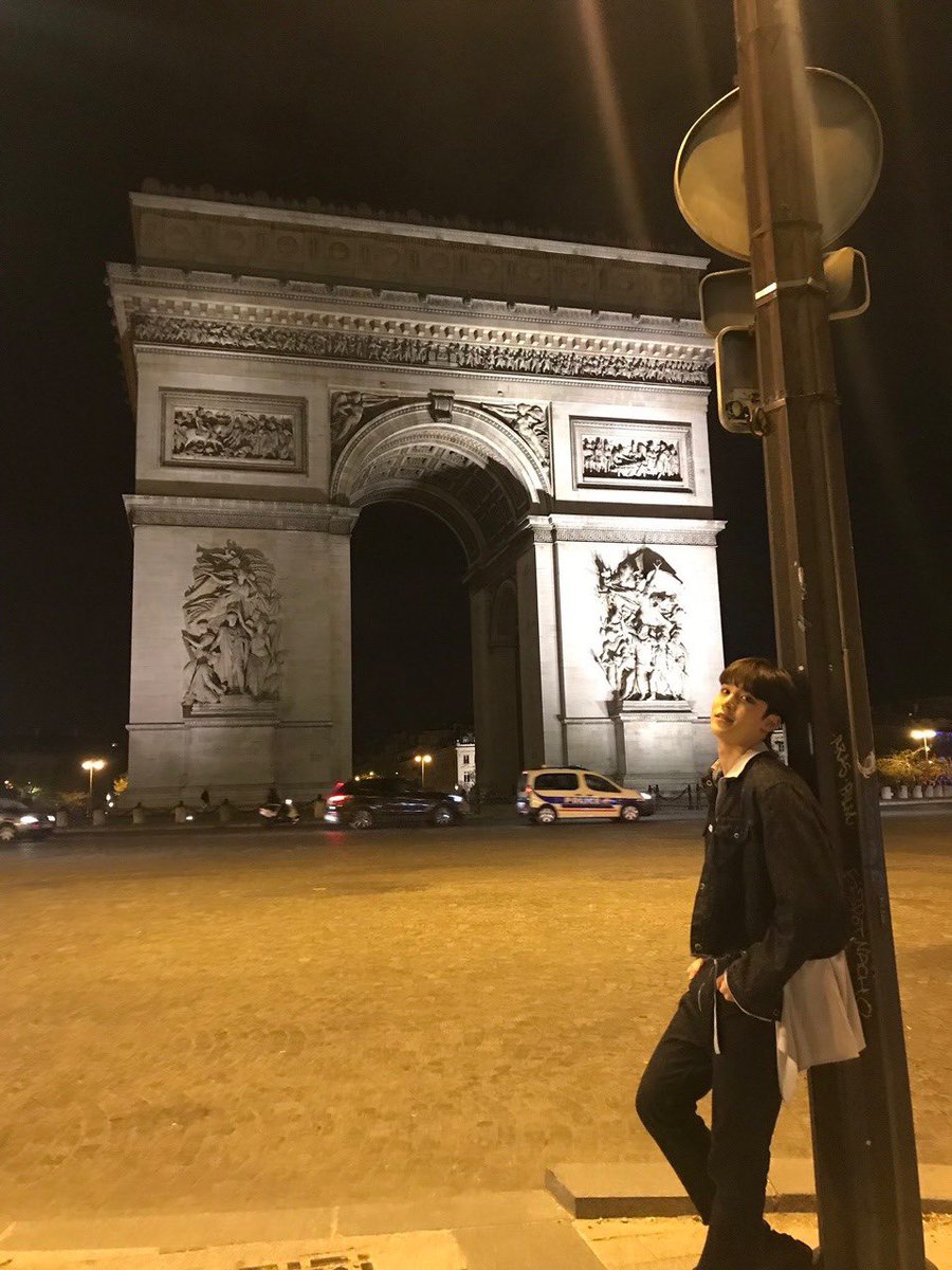 ludivinerbt_'s tweet photo. in the same place few years later ๐งก
#atcd #AtinySelcaDay #ateez #paris @ATEEZofficial https://t.co/C7a3dX8yD7
